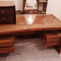 ۲عدد میز داری۹۰ تا صندلی پلاستیکی.۱۰ تا صندلی معلم