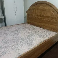 تخت دونفره  و پاتختی شیک