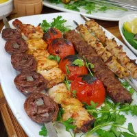 نیازمند یک کارگر ساده به همراه یه کارگر منقل کار