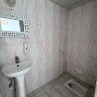 آینه و روشویی دستشویی