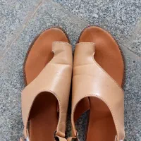 کفش دست دوم