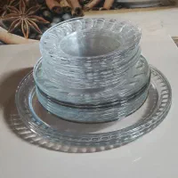 تعدادی لوازم خانه کریستال وچینی