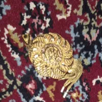 کیف زنانه حاوی مدارک( کارت بانکی) و طلا گمشده