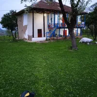 خانه محوطه۵۲۰متری سنتی با انشعابات نزدیک رودخانه