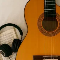 آموزش گیتار حضوری و آنلاین (مبتدی تا پیشرفته)