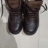 کفش ایمنی بهشتیان.|کیف، کفش، کمربند|شاهین‌شهر, شهرک گلدیس|دیوار