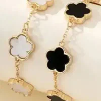 یک دستبند پیدا کردم