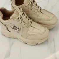 کتونی لژدار سایز ۴۰ فقط یک بار پا خورده|کیف، کفش، کمربند|شفت, |دیوار