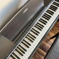پیانو دیجیتال Yamaha YDP-142R در حد نو
