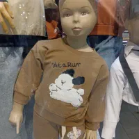 فروشنده لباس بچه گانه