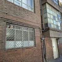 خانه ۱۱۰ متری قدیمی حیاط دار
