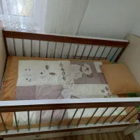 تخت کودک به همراه طبقاط