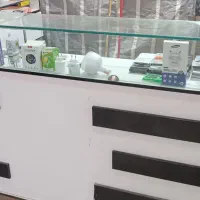 ویترین مغازه و میز کامپیوتر ام دی اف|فروشگاه و مغازه|شیراز, گچی|دیوار