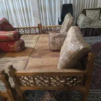 تخت و صندلی چوبی