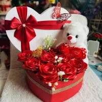 دسته گل و باکس هدیه