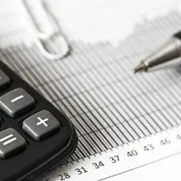 کارمند اداری جوان