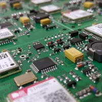 مونتاژ کار قطعات الکترونیک SMD و THD