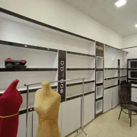 قفسه MDF مغازه و رگال آهنیه دیواری  و رخت آویز