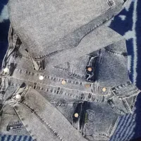 کت وشلوار جین نو هستش برای پس بچه 12 ساله