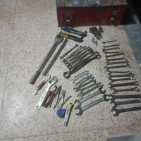 فروش تعدادی ابزار و اچار و جعبه فلزی بزرگ