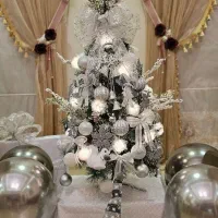 درخت کریسمس به همراه لوازم