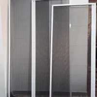 سازنده انواع توری پلیسه ریلی ودرب وپنجره آلومینیوم
