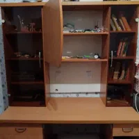 میز تحریر وکتابخانه چوبی و لامپLED سالم و در حد نو