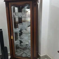 ویترین چوبی نراد در حد نو