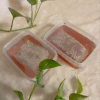 عسل موم دار