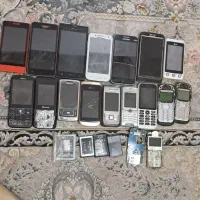 تعدادی گوشی ساده و لمسی