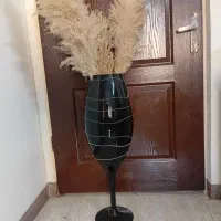 گلدان کنار سالنی