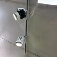 پروژکتور و لامپ دیواری به فروش میرسد