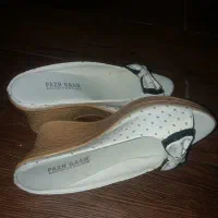 دمپایی سفید