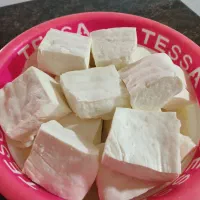 پنیر گاو محلی و ماست چکیده