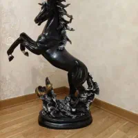 مجسمه اسب