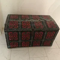 صندوق قدیمی چوبی با روکش فلزی