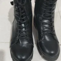 بوت چرم|کیف، کفش، کمربند|بومهن, |دیوار