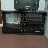 میز و تلویزیون