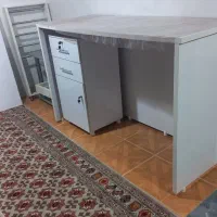 میز ایستاده  دراور. و جای کاغذ کدو وصندلی
