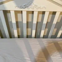 تخت و کمد تخت نوزاد کنار مادر چوب|تخت و سرویس خواب|تهران, سید خندان (جلفا)|دیوار