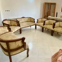 مبل ۸ نفره به همراه میز چوبی وسط