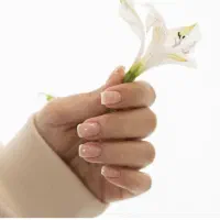 خدمات کاشت و ترمیم ناخن