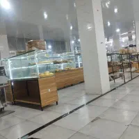 فروشنده در نان فانتزی