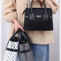 فروش عمده کیف|کیف، کفش، کمربند|شیراز, شاهچراغ|دیوار