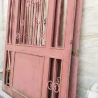 در حیاطی (در پارکینگ،. ویلا)