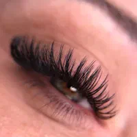 مدل چشم رنگی برای عکاسی