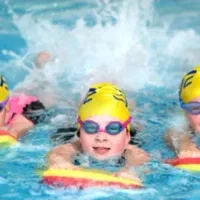 اموزش تخصصی شنا کودکان و بانوان