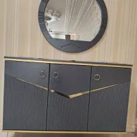 آیینه و کنسول تمیز