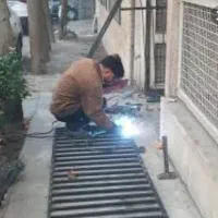 انجام‌جوشکاری‌وخرده‌کاری‌ازقبیل‌لولاوجاقفلی‌وغیره