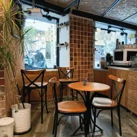 اشپز صبحانه و کافه ای